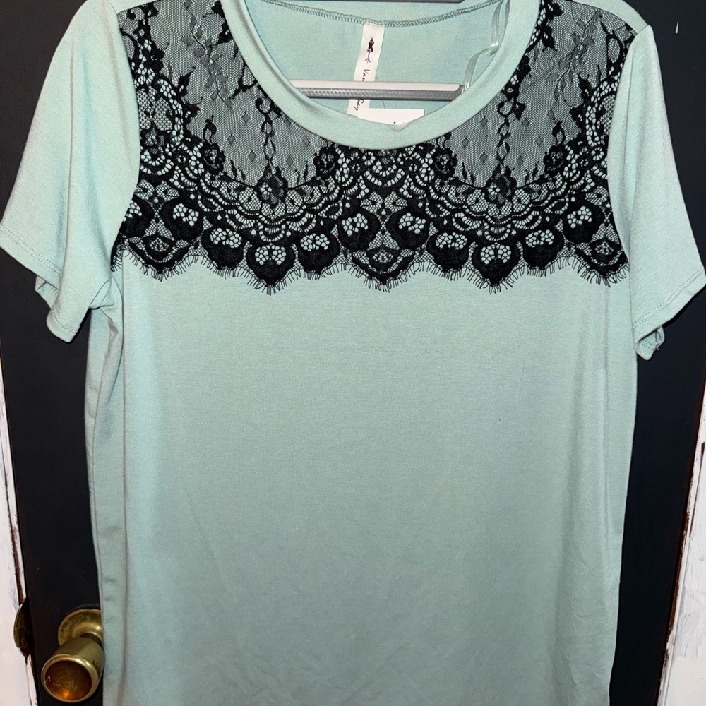 Vanilla Bay Mint and Black Lace Short Sleeve Top